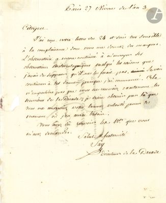 une vieille lettre écrite à l'encre noire sur un bout de papier