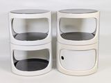 deux tables blanches avec des plateaux noirs sur fond blanc