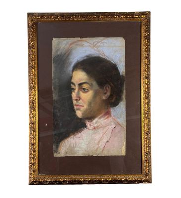 portrait d'une jeune femme en robe rose, encadré d'un cadre doré