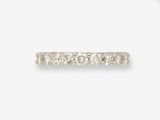 une image d'une bague en diamant sur fond blanc