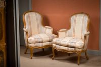 Deux bergères cabriolet formant paire en hêtre mouluré et sc…