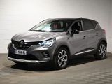 le nouveau renault c - hr suv est garé dans un garage