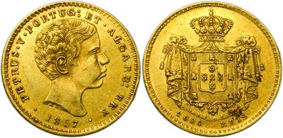 a gold sovereign coin with a crown on top of it