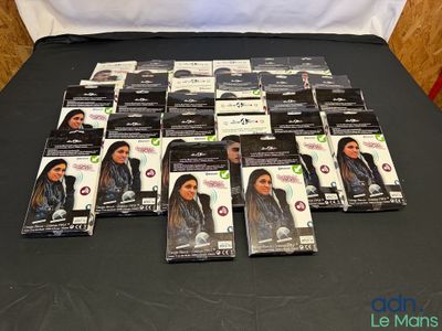 tout un tas de produits capillaires posés sur une table