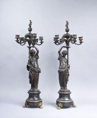 Paire de candélabres en bronze à patine brune figurant deux … - Photo 1