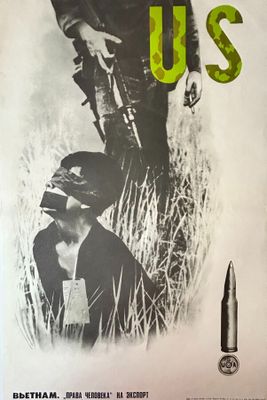 une vieille affiche représentant un homme tenant un pistolet dans un champ