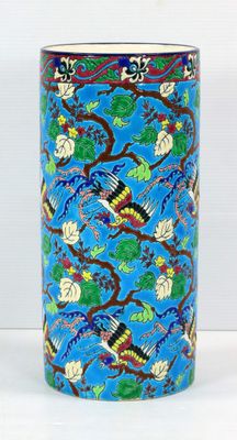 LONGWY, VASE rouleau en émaux polychromes à décor de brancha…