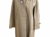 un trench-coat beige sur un mannequin, un mannequin, un mannequin, un mannequin, un mannequin, un mannequin, un mannequin, un mannequin, un mannequin, un mannequin, un mannequin, un mannequin, un mannequin, un mannequin, un mannequin, un mannequin, un mannequin, un mannequin, un mannequin, un mannequin, un mannequin, un mannequin, un mannequin, un mannequin, un mannequin, un mannequin, un mannequin, un mannequin, un mannequin, un mannequin, un mannequin, un mannequin, un