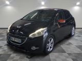 la photo d'une voiture noire garée dans un garage