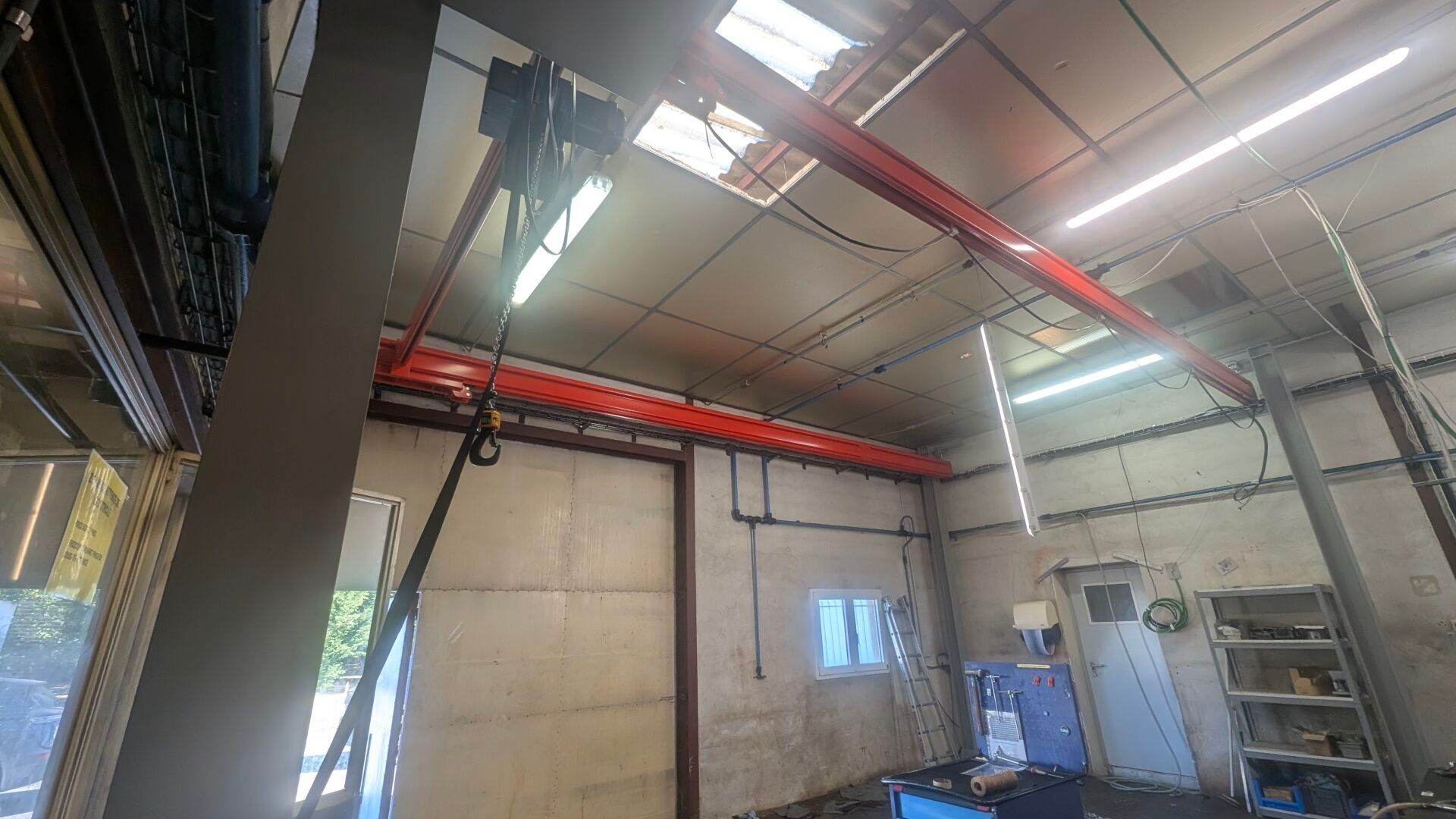 Dans l'étalier principal : 1 pont roulant DEMAG, 500 kg (à d…