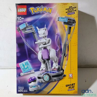 une boîte de jouets Lego Pokémon posée sur une table
