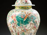 une image représentant un vase muni d'un couvercle et orné d'oiseaux et de fleurs