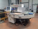 une image représentant une machine dans une usine, avec de nombreux équipements