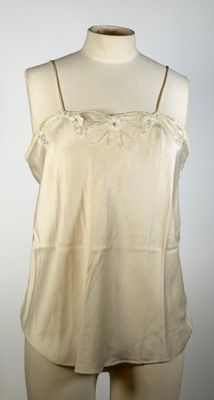 KALINKA Lingerie, top en soie à bretelles et son boxer short…