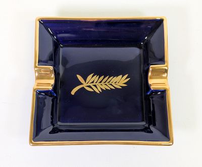 cendrier bleu et or orné d'un motif de fougère dorée