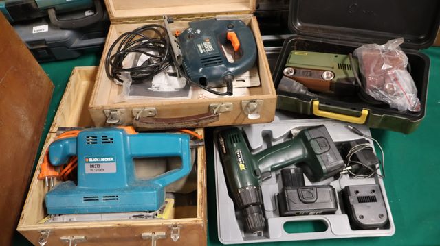 Ponceuse Black & Decker DN 273 ; scie sauteuse Black & Decker KS ...