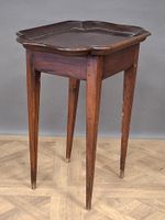 Table de salon en noyer, le plateau cabaret à bordure chanto… (photo 3)