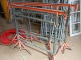 une image représentant une table en métal et en bois