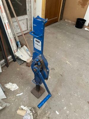 a blue machine that is sitting in the middle of a room