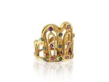 une photo d'une bague plaquée or sertie de pierres multicolores