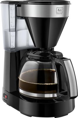 gros plan d'une cafetière sur fond blanc
