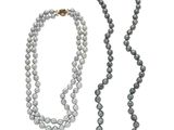 un gros plan sur un collier de perles muni d'un fermoir en or