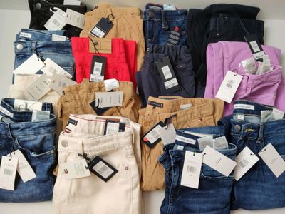 Lot de 15 jeans de diverses tailles et marques dont : TOMMY … - Photo 1