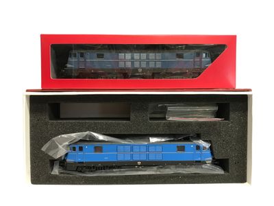 un train bleu dans un carré rouge sur fond blanc