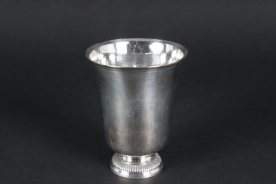 Timbale tulipe en argent, la base godronnée, le corps lisse,… - Photo 1