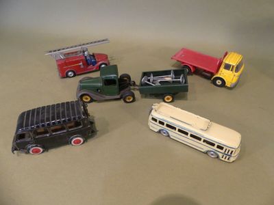 DINKY TOYS camion militaire BROCKWAY vers. 2, chassis gravé avec 1 plot, beau R