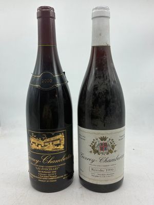 deux bouteilles de vin posées l'une à côté de l'autre sur une table
