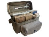 un sac contenant beaucoup d'objets