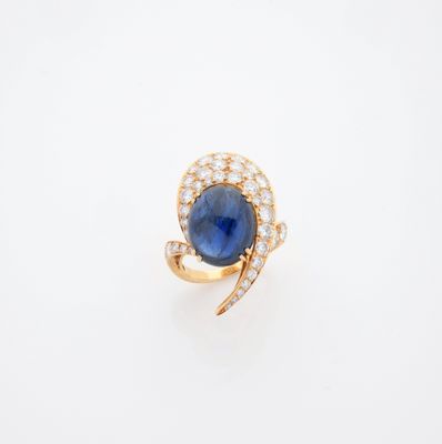 une bague en saphir et diamant