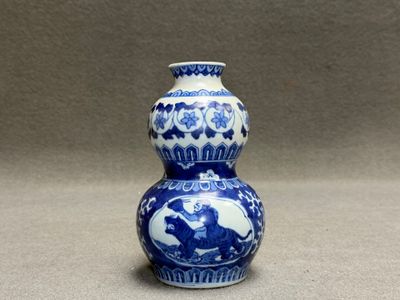 Vase coloquinte en porcelaine de Chine XX°