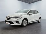 une voiture blanche dans une pièce blanche au sol noir
