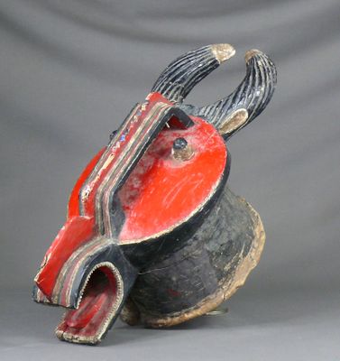 Masque Goli Glin en bois mi-lourd à la riche polychromie pei…