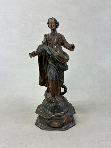 Reliquaire « Vierge terrassant le serpent ». Sculpture en bois. X