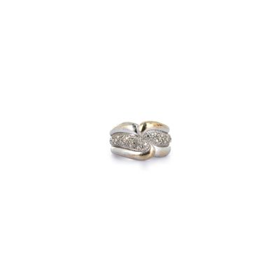 Bague bandeau mouvementée en or gris 750‰ et diamants taille…