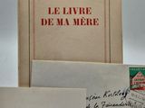 trois vieilles lettres et des enveloppes sur lesquelles figure l'image d'une maison