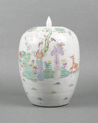 CHINE Pot à gingembre en porcelaine à décor polychrome à déc…