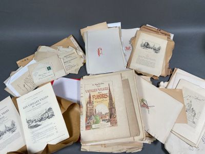 une pile de vieux livres sur une table