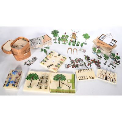 un grand nombre de jouets posés sur une table
