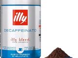 une boîte de grains de café à côté d'une boîte de café moulu