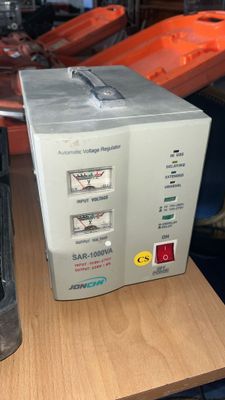 Coffret stabilisateur à affichage aiguille JONCHN SAR 100VA