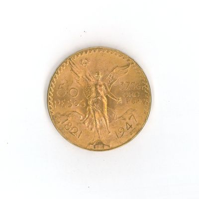 une pièce d'or avec l'image d'une femme dessus