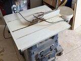 a machine that is sitting on a table in a room