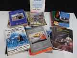 un grand nombre de livres posés sur une table