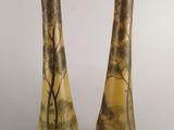 deux vases peints d'arbres