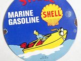 un autocollant sur lequel est inscrit « Shell Marine Gasoline Shell »