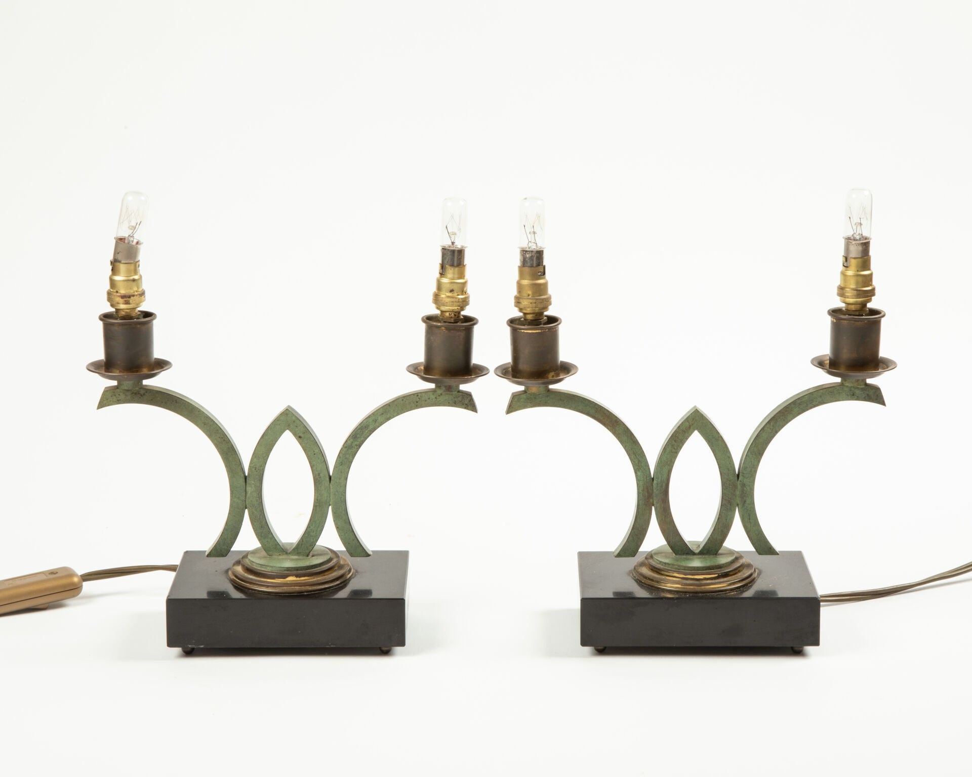 Paire de lampes à poser à deux lumières, structure géométriq…